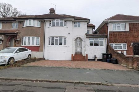 Shrublands Close, Chigwell, Essex, IG7