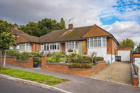 Bracken Drive, Chigwell, IG7